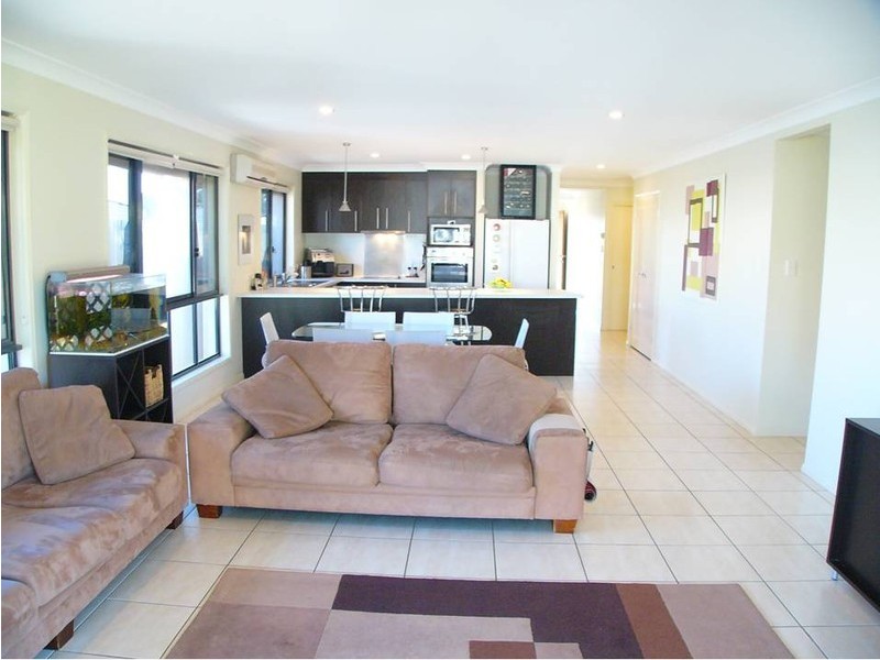 1 Luigina Close, Wakerley QLD 4154