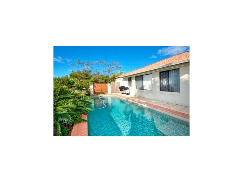 1 Manor Crescent, Wakerley QLD 4154