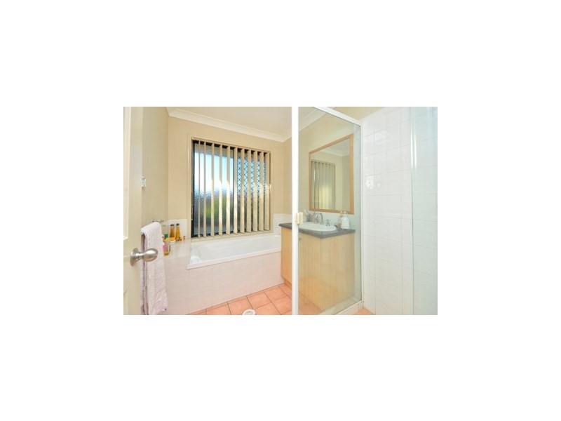 1 Manor Crescent, Wakerley QLD 4154