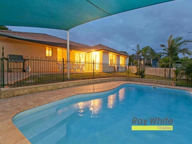 2 Ashcroft Close, Wakerley QLD 4154
