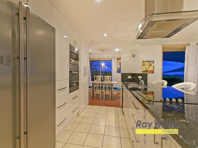 2 Ashcroft Close, Wakerley QLD 4154