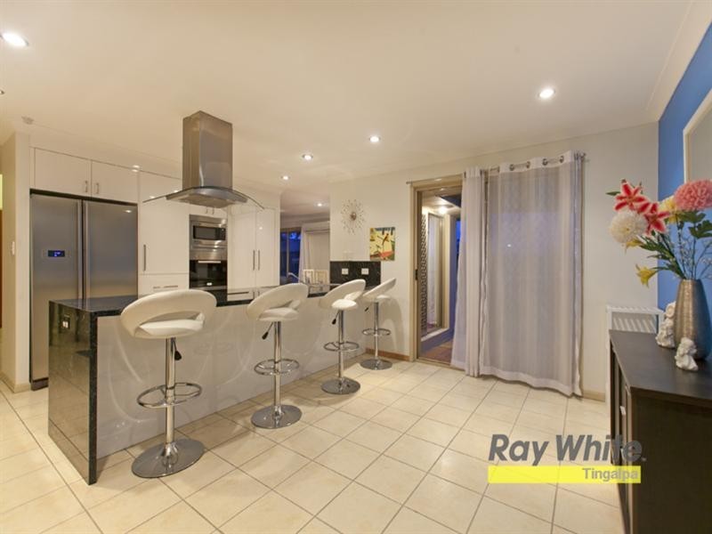 2 Ashcroft Close, Wakerley QLD 4154