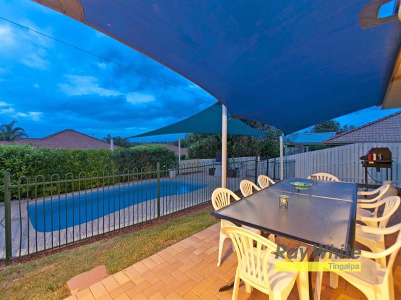 2 Ashcroft Close, Wakerley QLD 4154