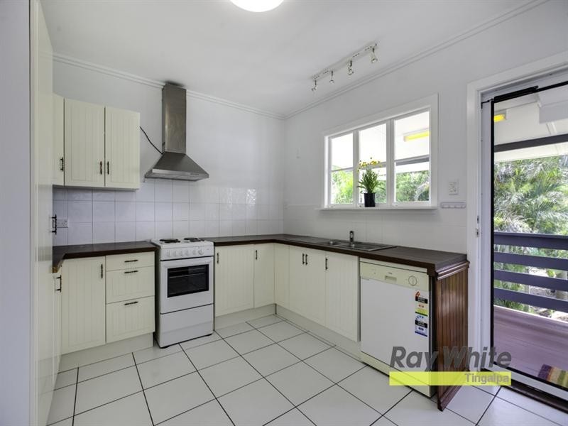 18 Crawford, Wynnum West QLD 4178
