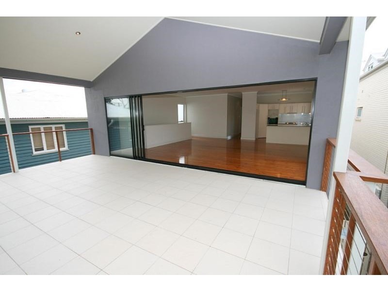 43 Crown Street, Wynnum QLD 4178
