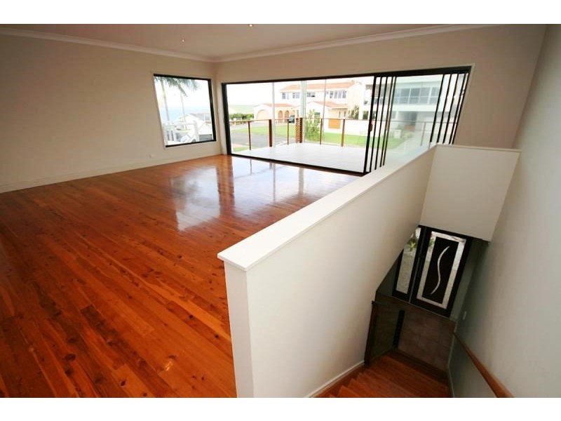43 Crown Street, Wynnum QLD 4178