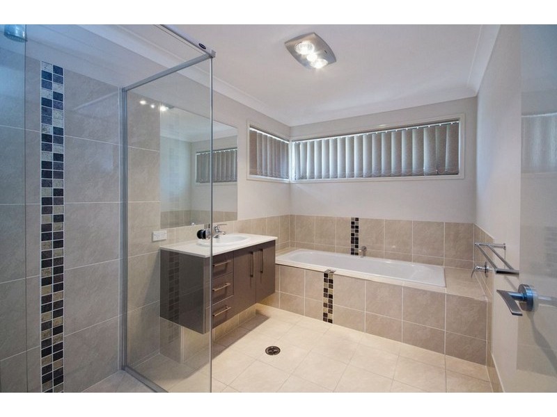 66 Schooner Circuit, Manly West QLD 4179