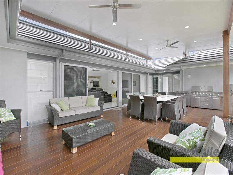 11 Thomson Place, Wakerley QLD 4154