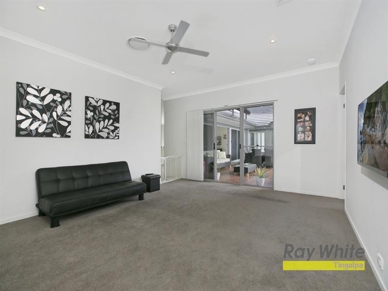 11 Thomson Place, Wakerley QLD 4154