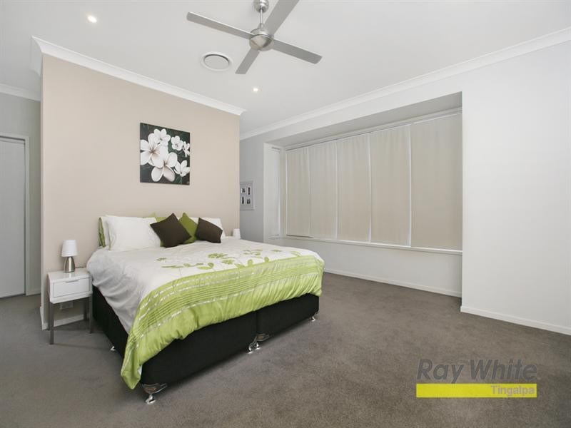 11 Thomson Place, Wakerley QLD 4154