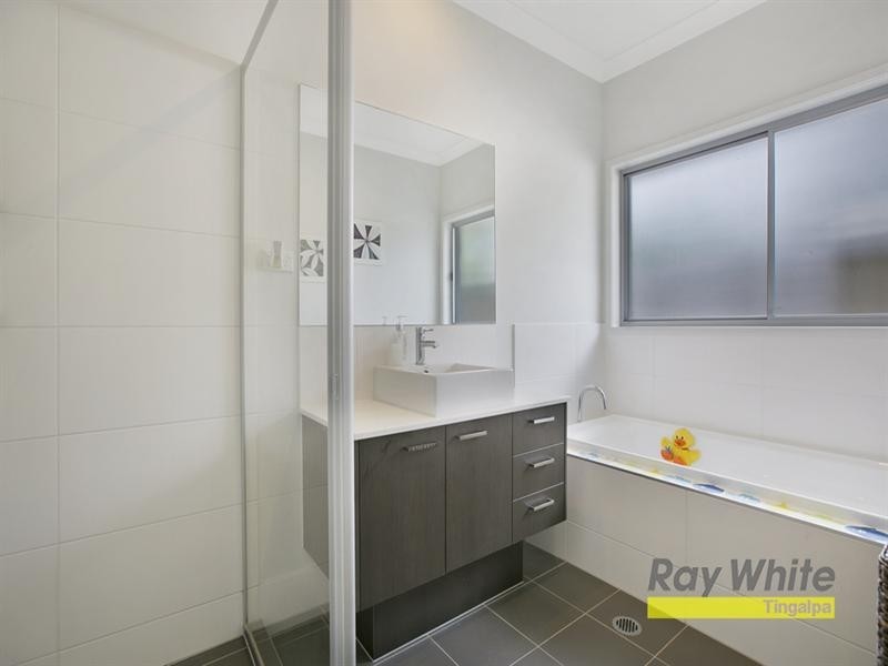 11 Thomson Place, Wakerley QLD 4154