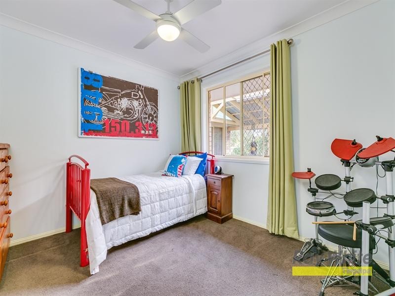 35 TREVALLY Crescent, Manly West QLD 4179