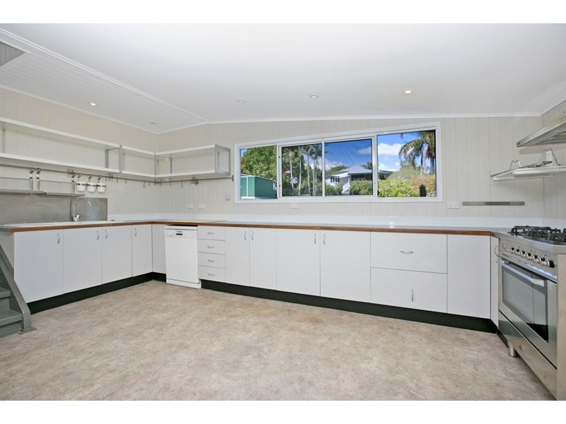 54 Crown Street, Wynnum QLD 4178