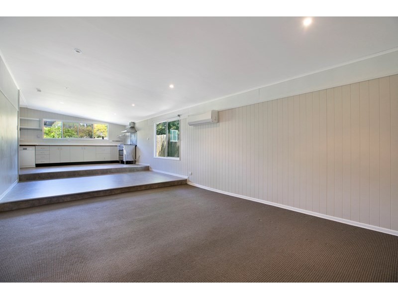 54 Crown Street, Wynnum QLD 4178