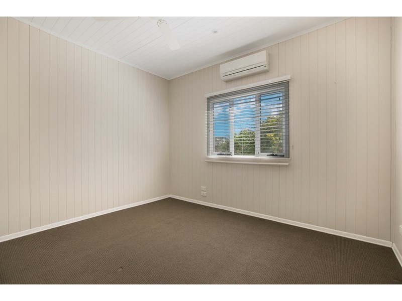 54 Crown Street, Wynnum QLD 4178