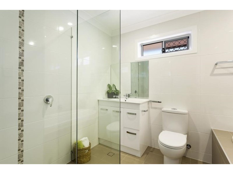 11 Brierty Street, Wynnum West QLD 4178