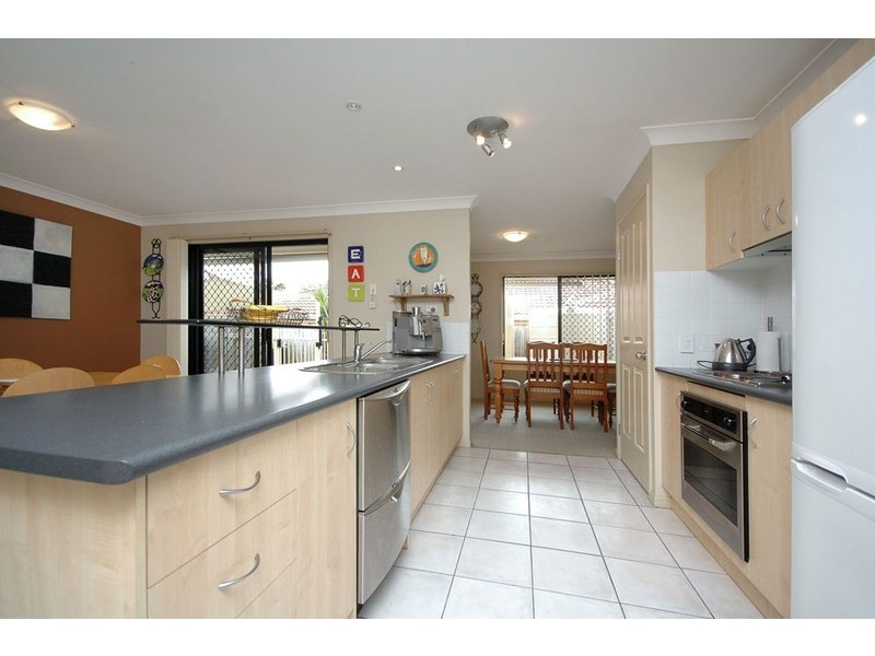 7 Manor Crescent, Wakerley QLD 4154