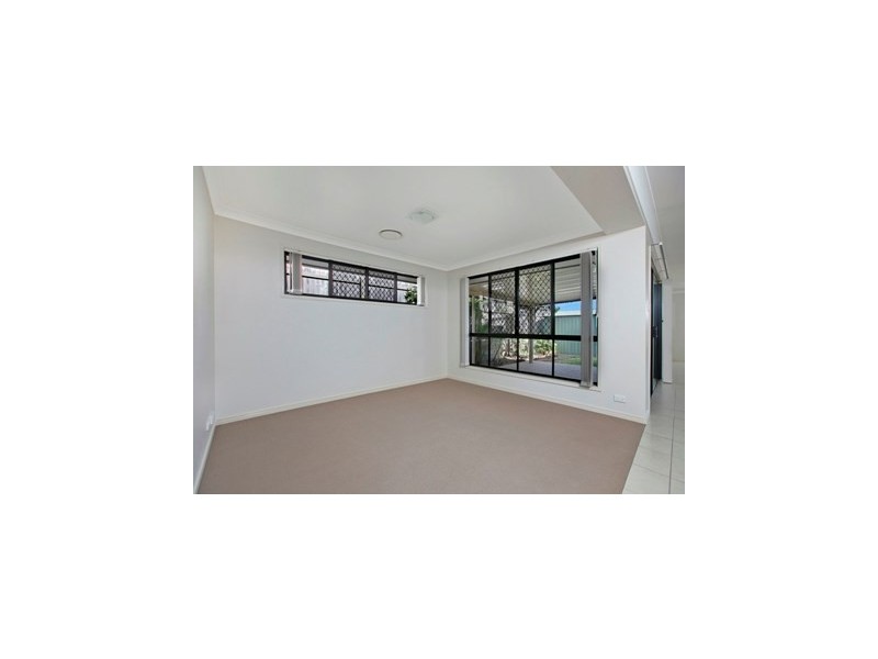 27 Demby Crescent, Wakerley QLD 4154