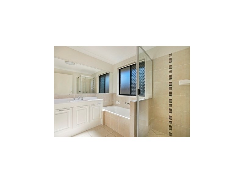 27 Demby Crescent, Wakerley QLD 4154