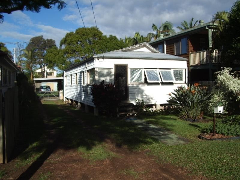 16 Earl Parade, Manly QLD 4179