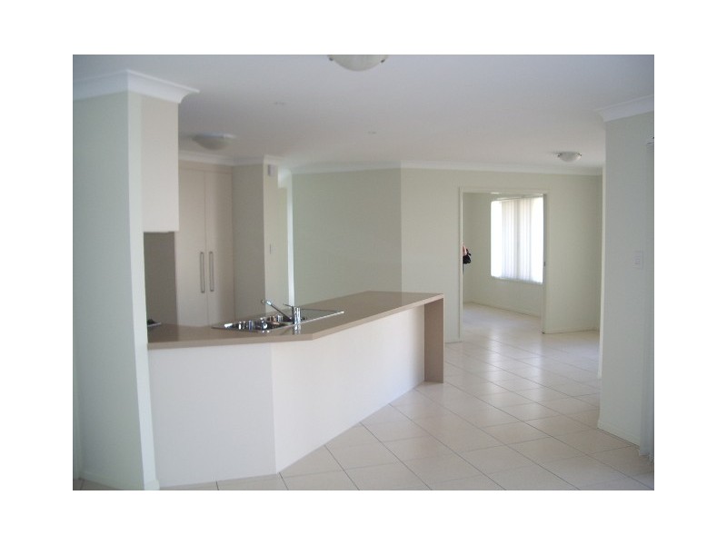 39 Rymera Crescent, Wakerley QLD 4154