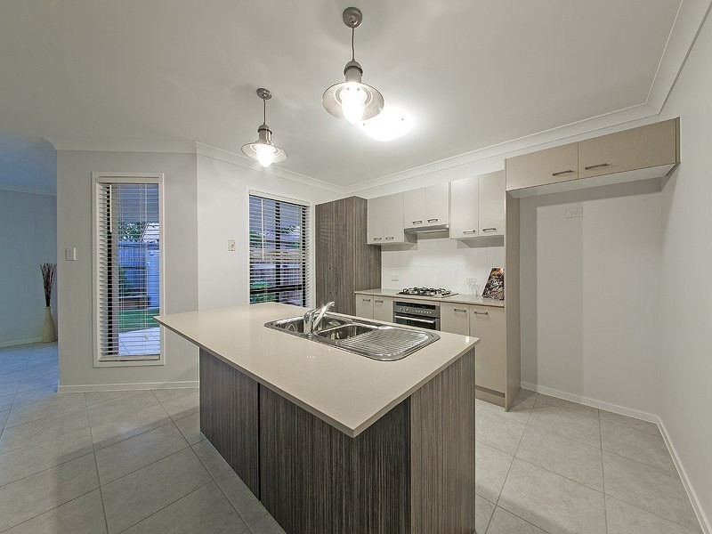 2/22 VALLEY Road, Wellington Point QLD 4160