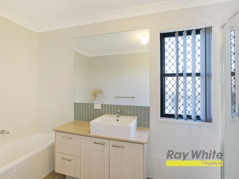 19 LACHLAN Drive, Wakerley QLD 4154