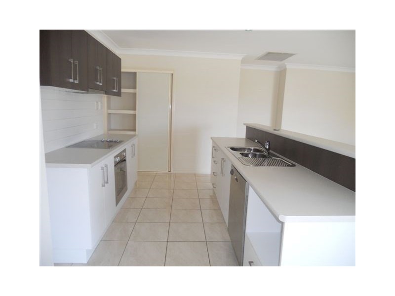 3 Hayes Street, Wakerley QLD 4154