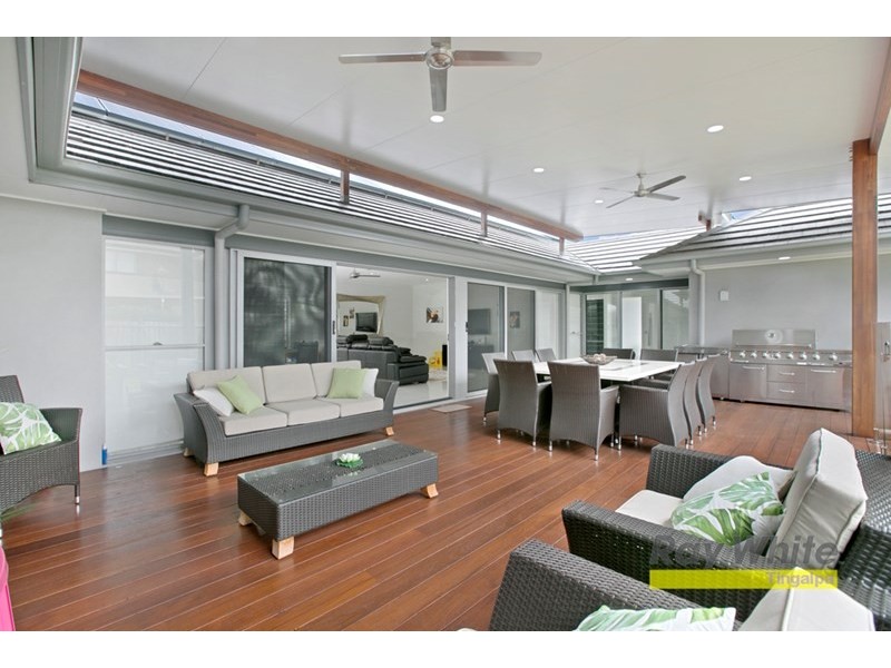 11 Thomson Place, Wakerley QLD 4154