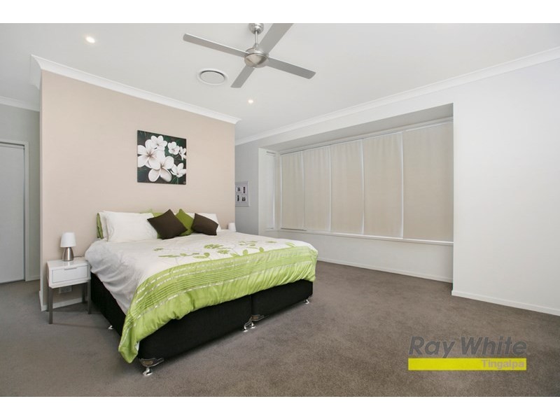 11 Thomson Place, Wakerley QLD 4154