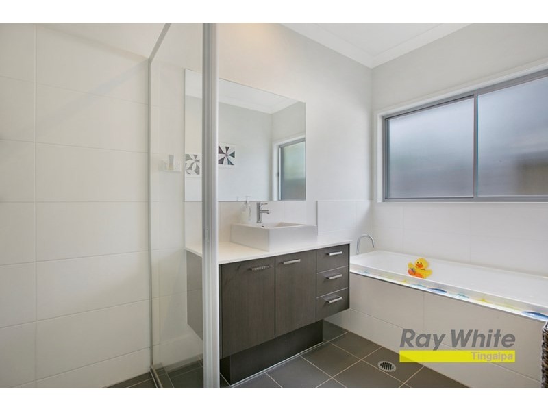 11 Thomson Place, Wakerley QLD 4154