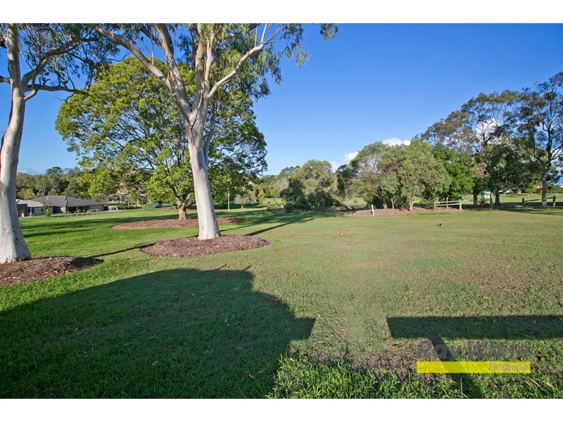 11 Thomson Place, Wakerley QLD 4154