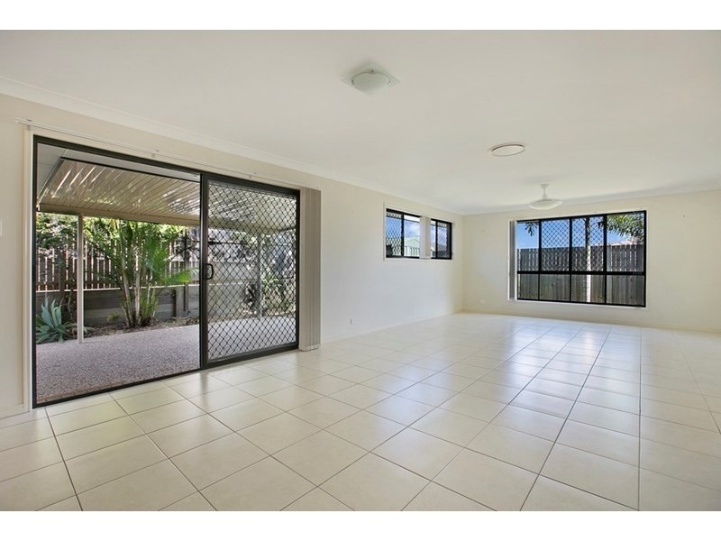 27 Demby Crescent, Wakerley QLD 4154