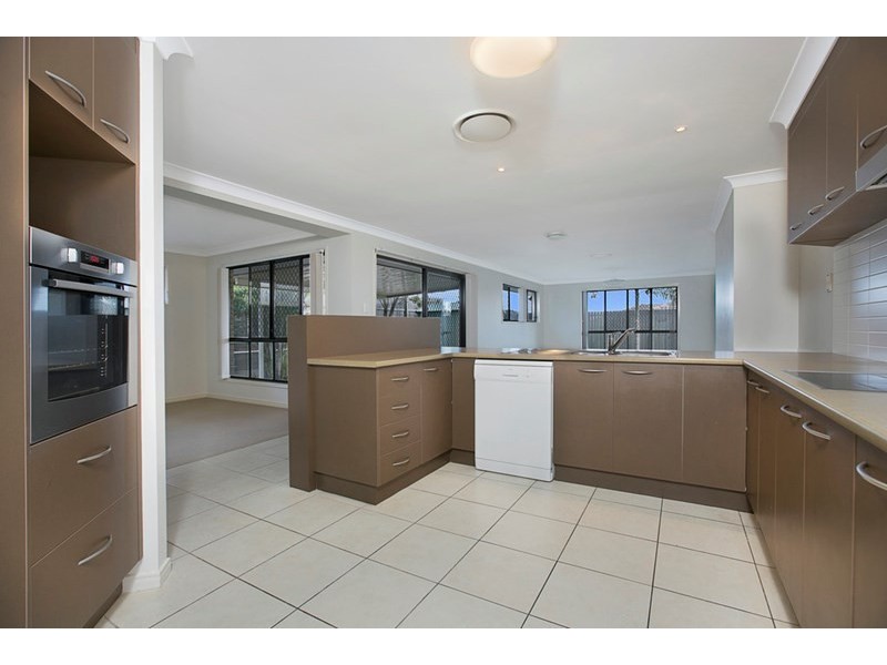 27 Demby Crescent, Wakerley QLD 4154