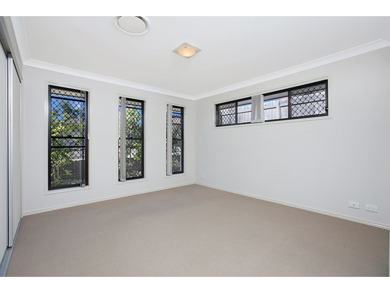 27 Demby Crescent, Wakerley QLD 4154