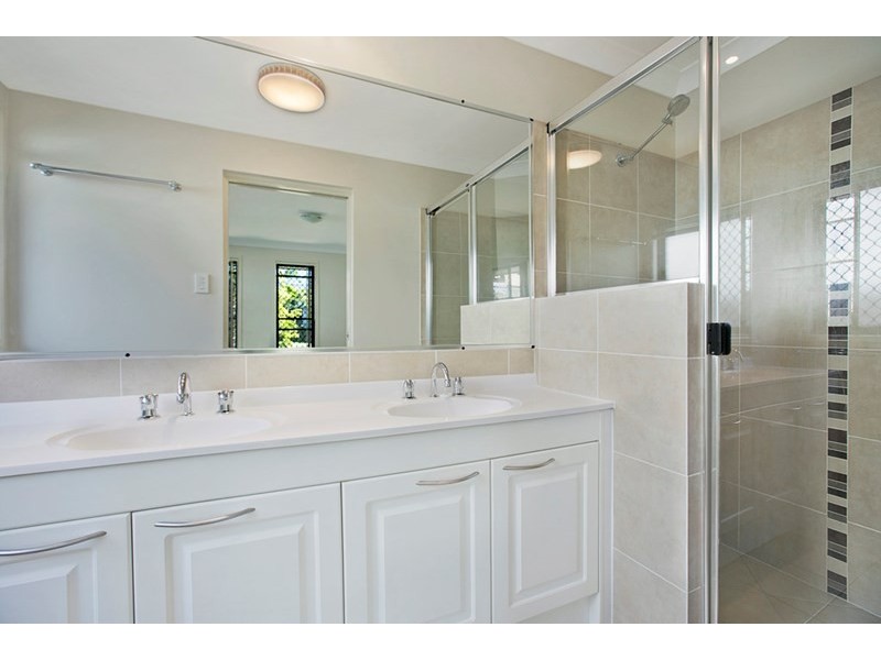 27 Demby Crescent, Wakerley QLD 4154