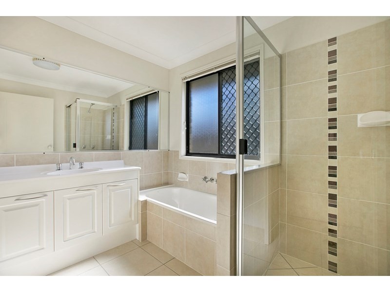 27 Demby Crescent, Wakerley QLD 4154