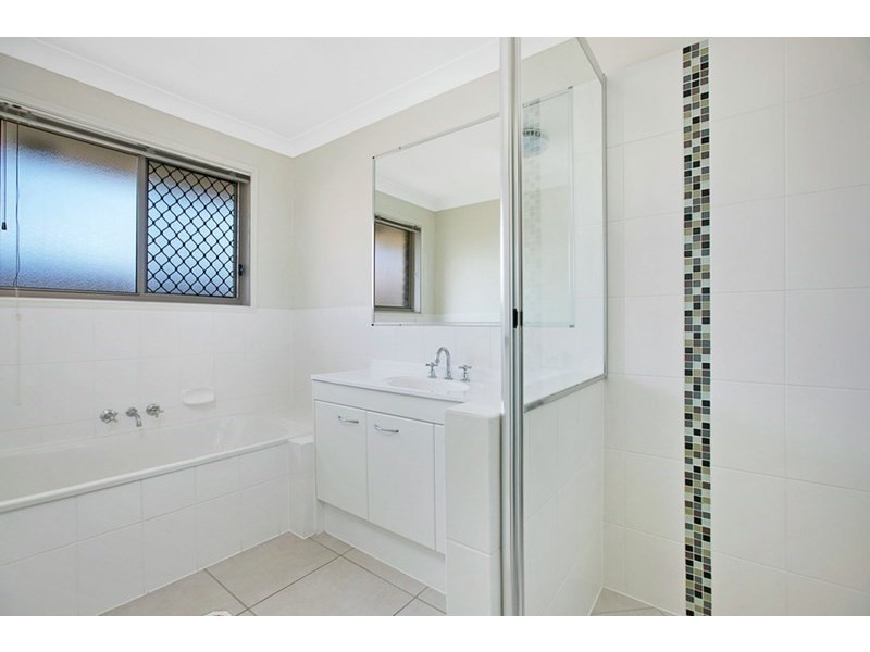 5 Uhlman Street, Wakerley QLD 4154