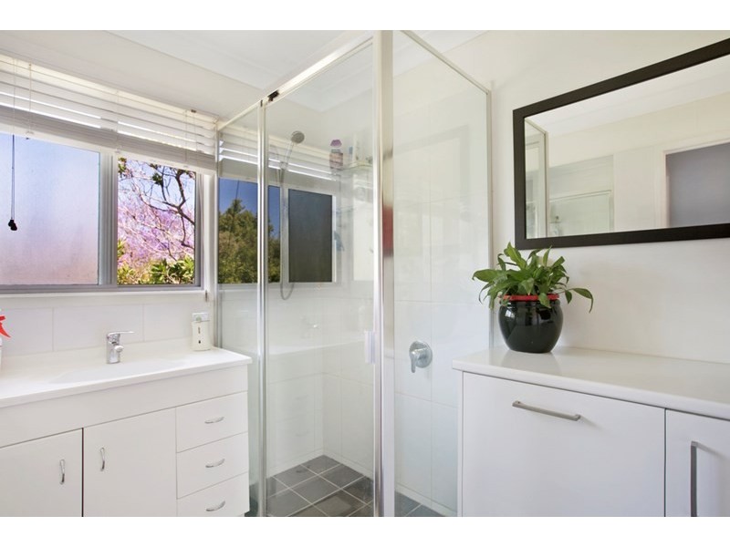 48 Roseberry Parade, Wynnum West QLD 4178