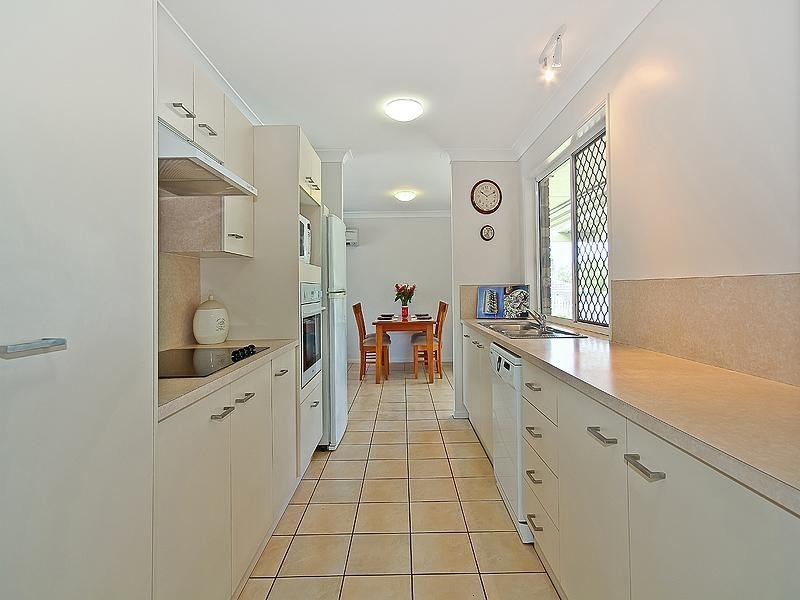 75 School Road, Wynnum West QLD 4178