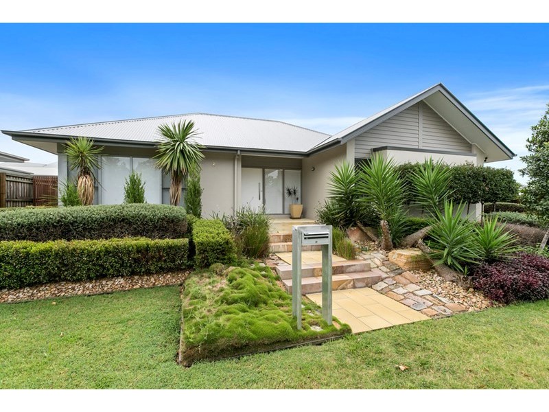 8 Thomson Place, Wakerley QLD 4154