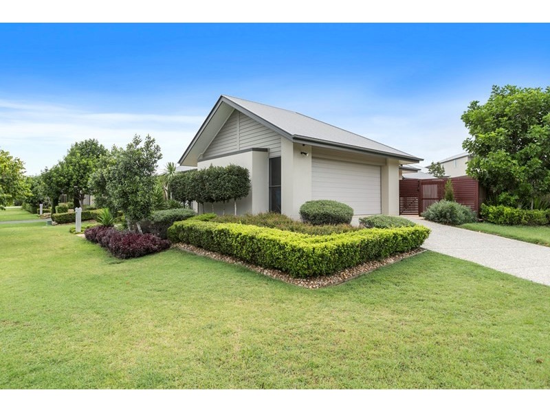8 Thomson Place, Wakerley QLD 4154