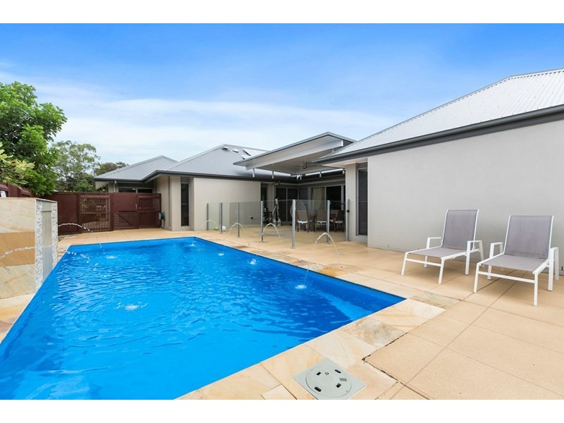 8 Thomson Place, Wakerley QLD 4154