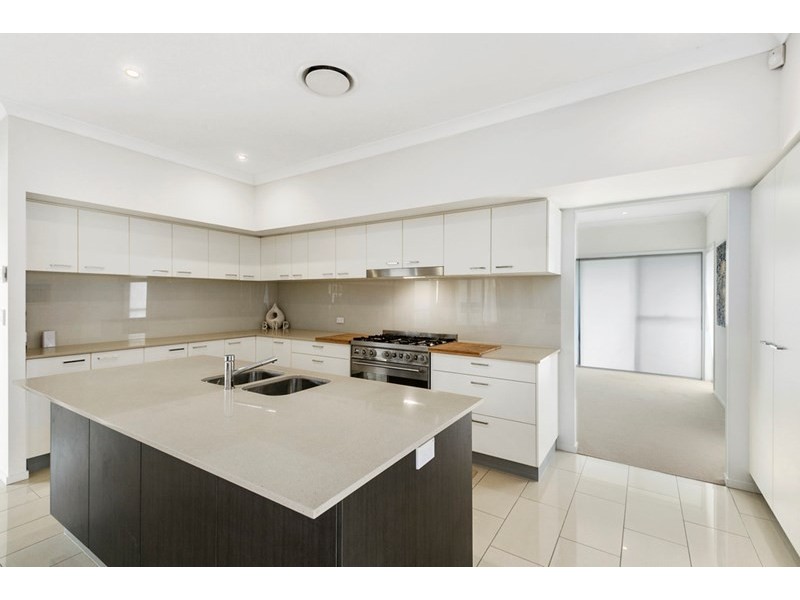 8 Thomson Place, Wakerley QLD 4154