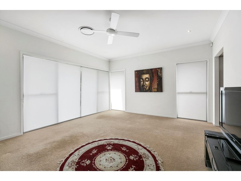 8 Thomson Place, Wakerley QLD 4154