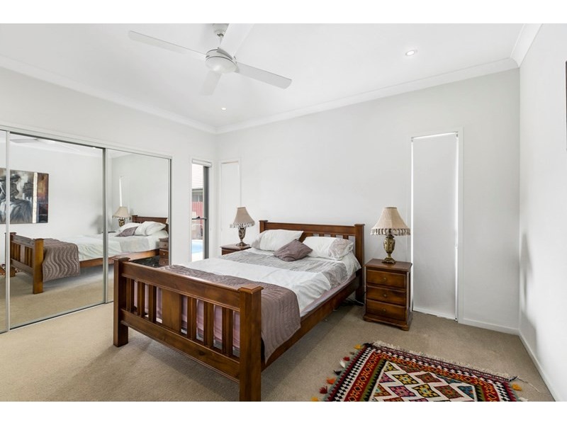 8 Thomson Place, Wakerley QLD 4154