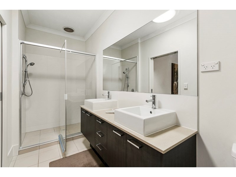 8 Thomson Place, Wakerley QLD 4154