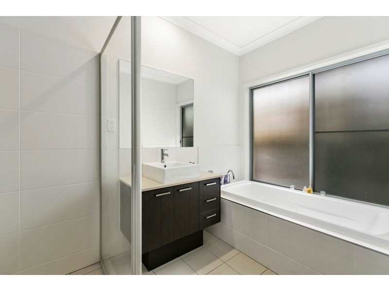 8 Thomson Place, Wakerley QLD 4154