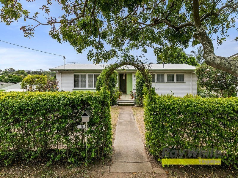 21 PRIMROSE Parade, Wynnum QLD 4178