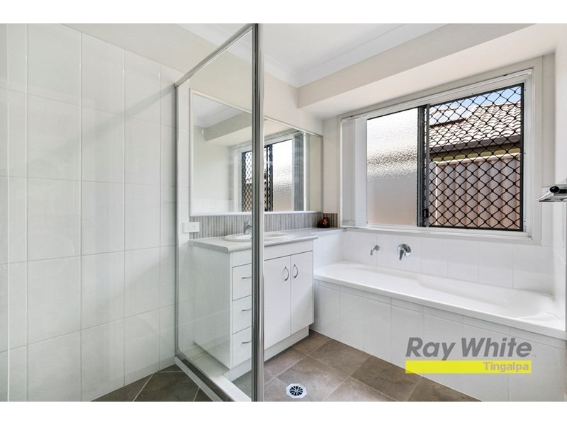 120 Ropley Road, Wynnum West QLD 4178